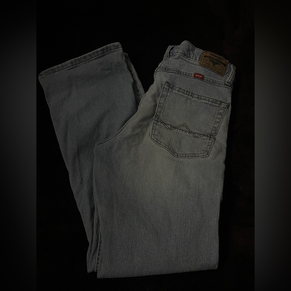 Wrangler Men's Light Blue Relaxed Jeans